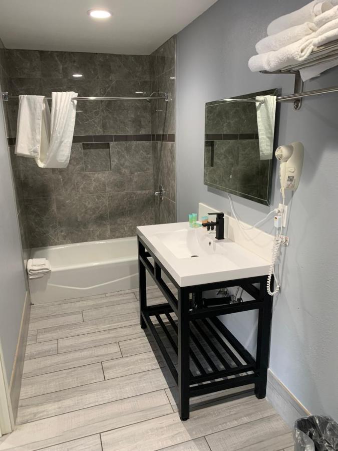 Willow Tree Inn & Suites لوس أنجلوس المظهر الخارجي الصورة